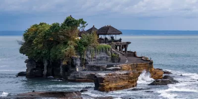 30 Tempat Destinasi Wisata Terbaik Wajib Dikunjungi di Indonesia