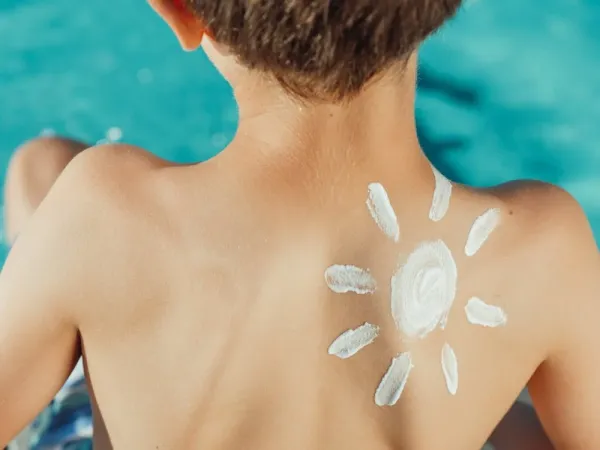Perbedaan Sunscreen dan Sunblock: Jangan Sampai Keliru Memilih!