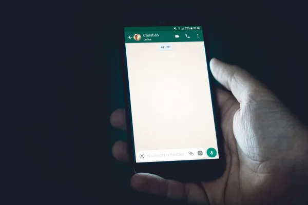 Tips Membuat Nama di WhatsApp Berwarna dan Mengubah Gaya Hurufnya